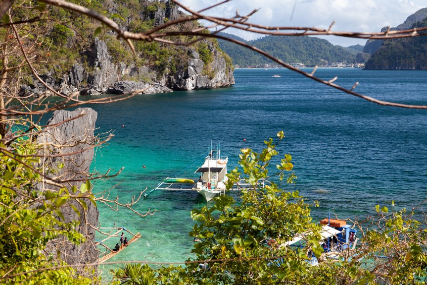 Filipiny : Palawan :: Rajskie plaże i wyścig z tajemniczym&nbsp;wirusem.